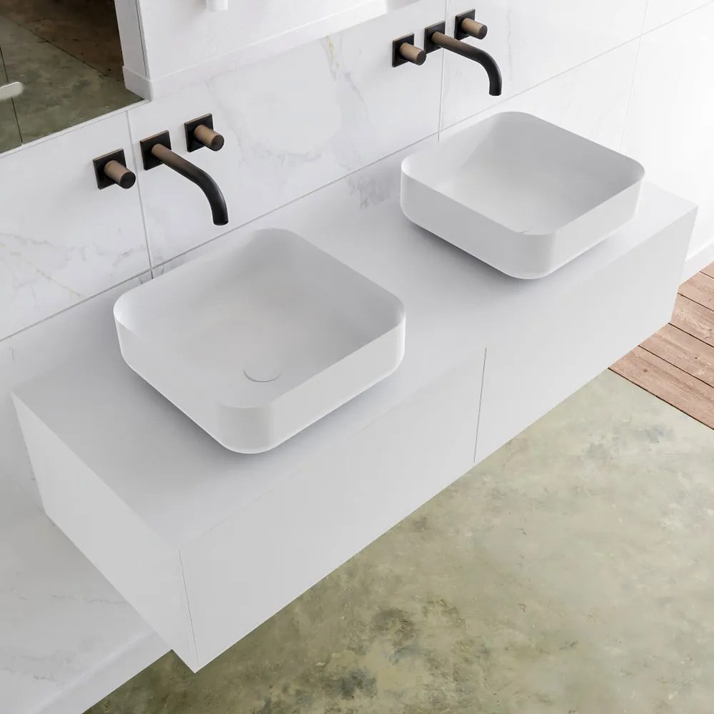 Zaro Lagom volledig naadloos solid surface onderkast met topblad 130cm mat wit met 2 lades Push tot open. Compleet met solid surface opzetkom met 0 kraangat(en)