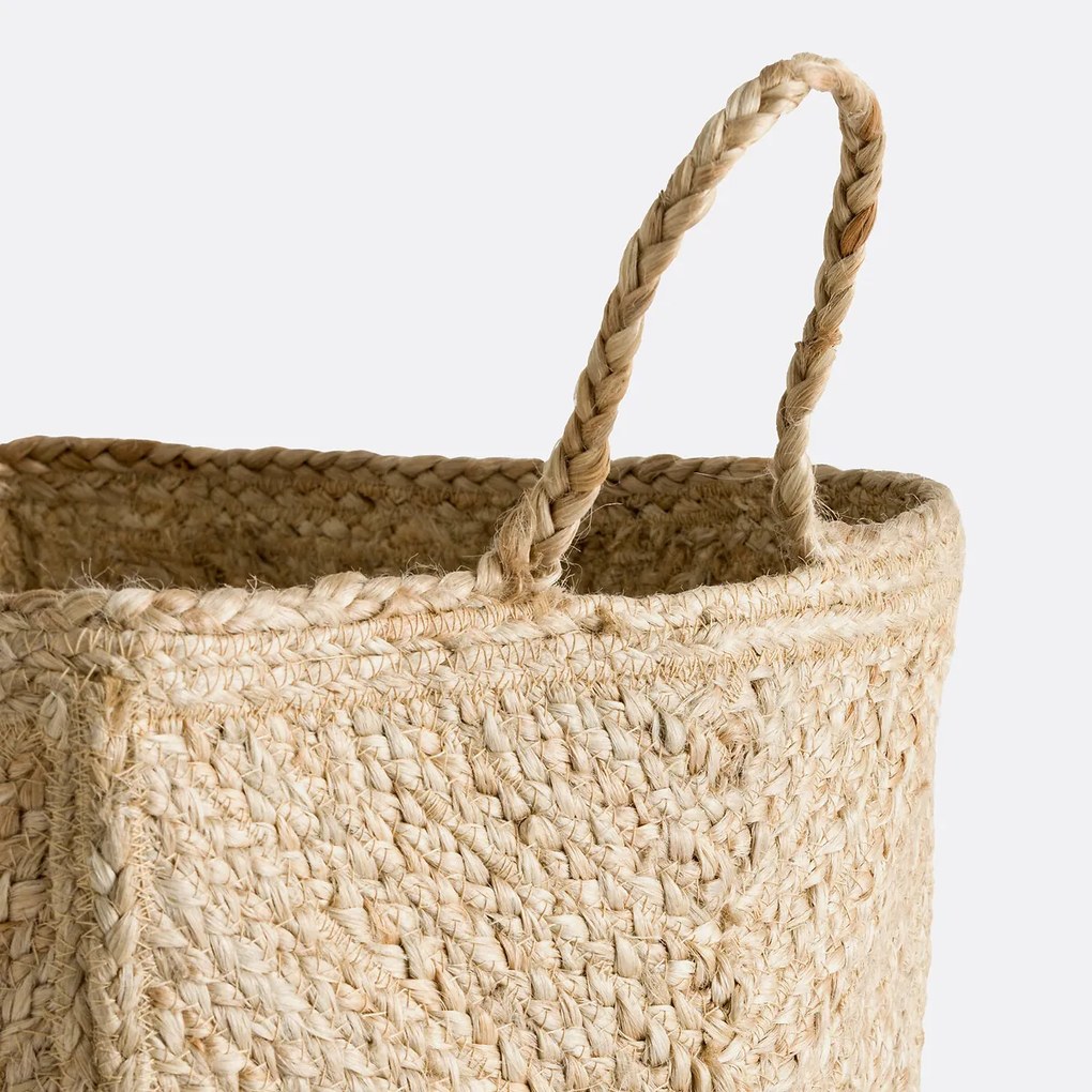 Mand in gevlochten jute , Jutlo