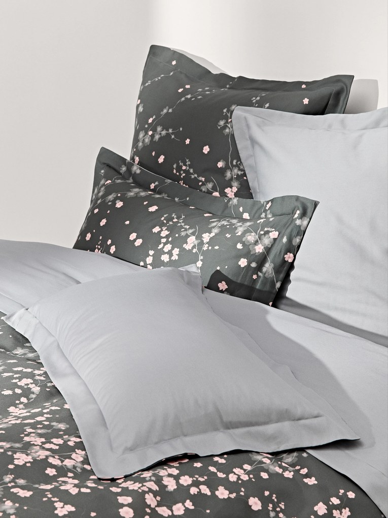 Katoensatijnen dekbedovertrek Sakura met bloemenprint