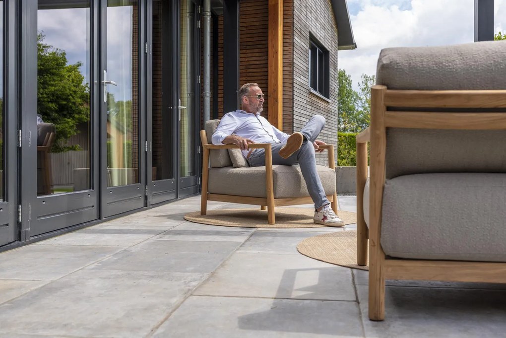 4 Seasons Outdoor Marie chaise loungeset teak met loungestoel en Finn tafels SALE Loungeset taupe weerbestendig