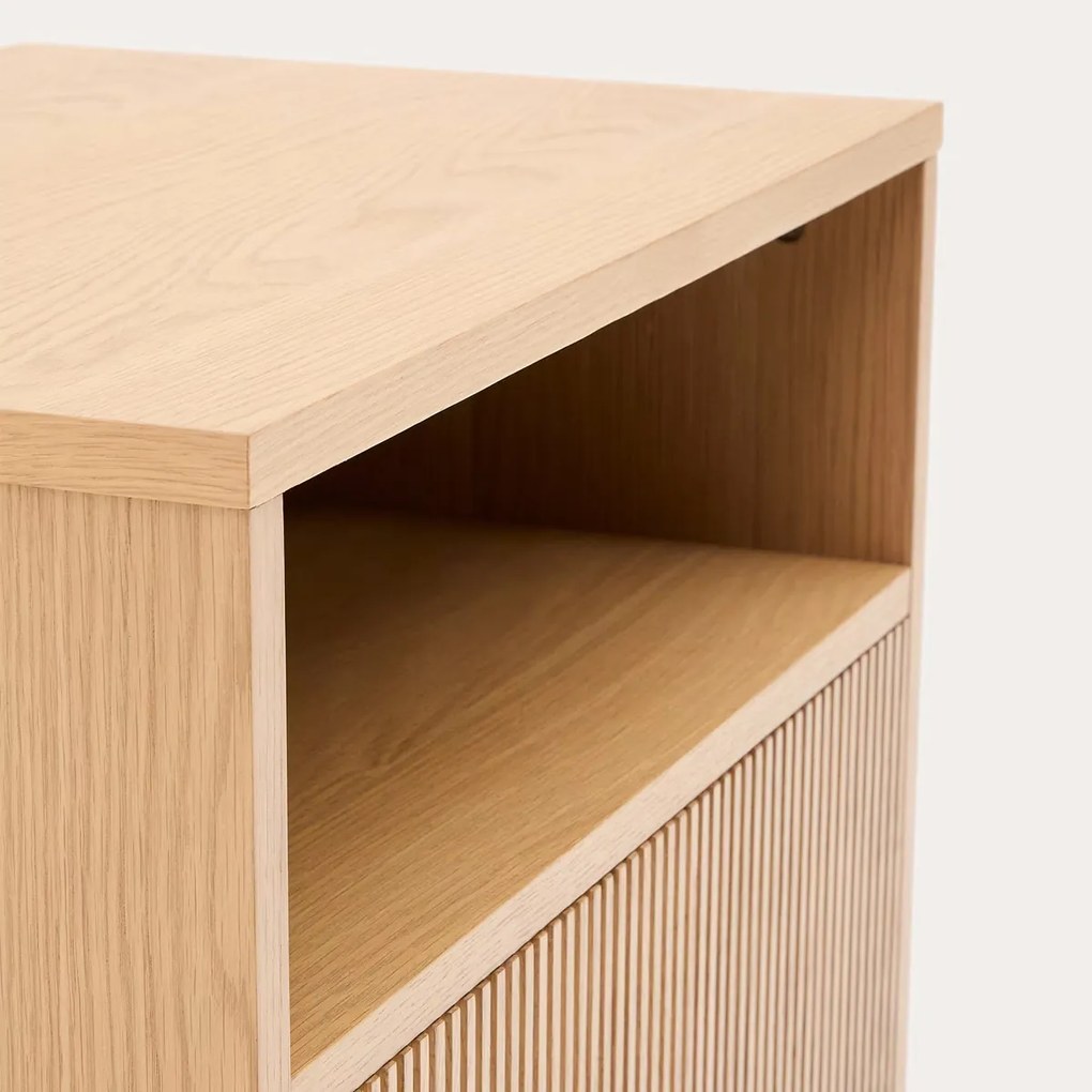 Kave Home Helvine Nachtkastje Eiken Met Ribbels - 60x40x52cm.
