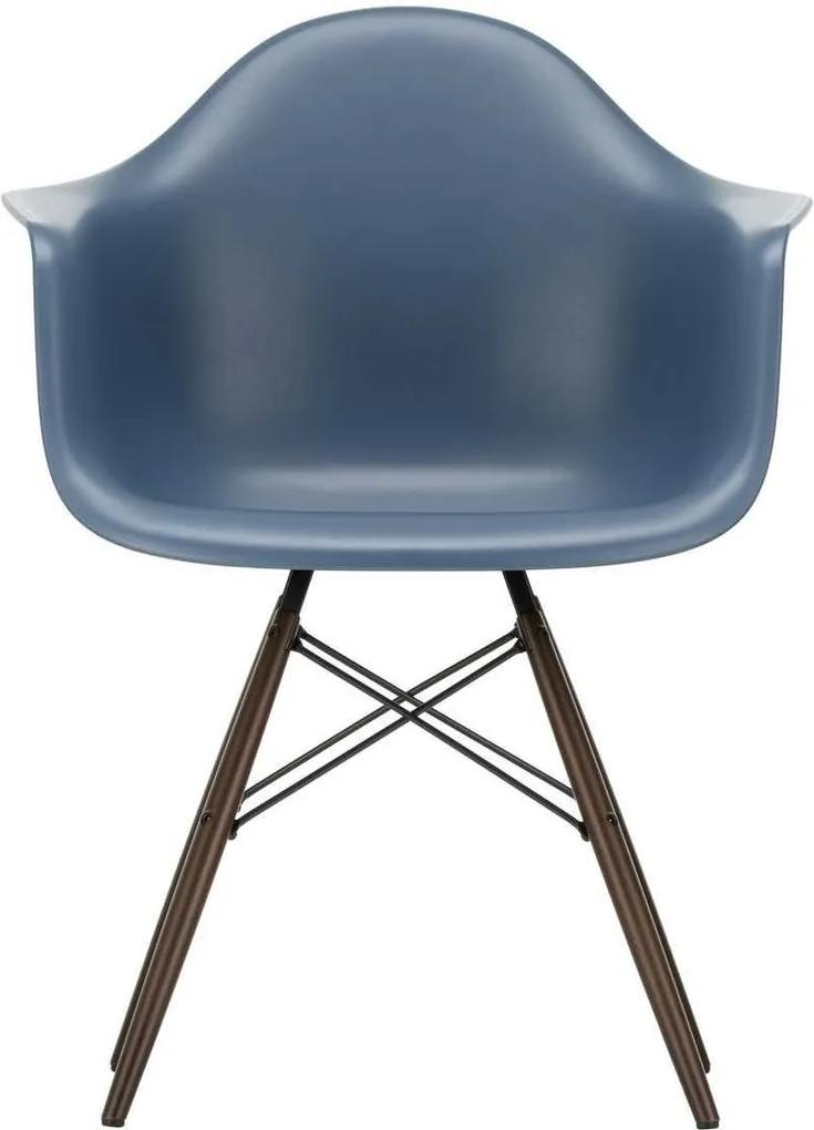 Vitra Eames DAW stoel met donker esdoorn onderstel Zeeblauw