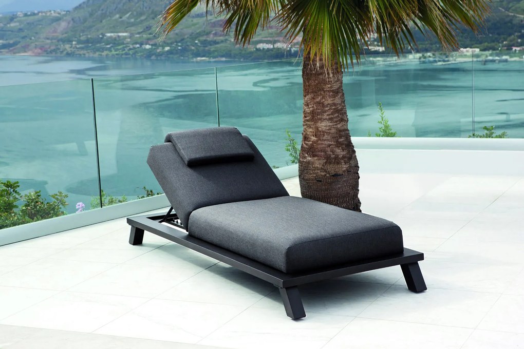 Flow. Crystal daybed sooty sunbrella