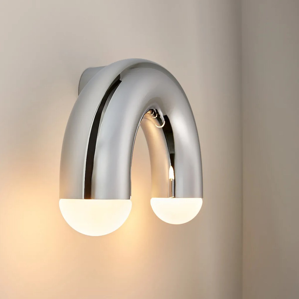 Wandlamp in chroomijzer en opaline, Quillo