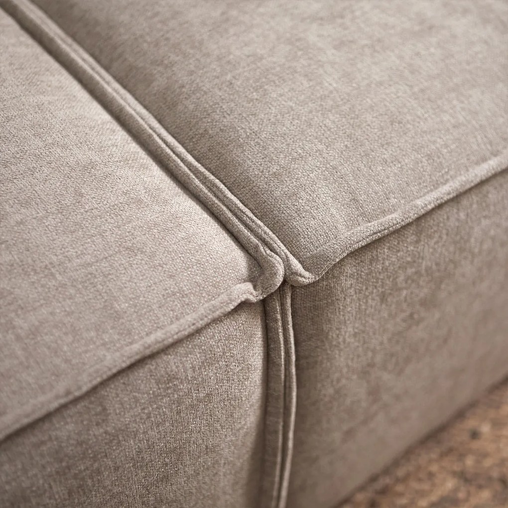 PEPP Interiors Play Beige Bank Met Chaise Longue Links Tesla 2003