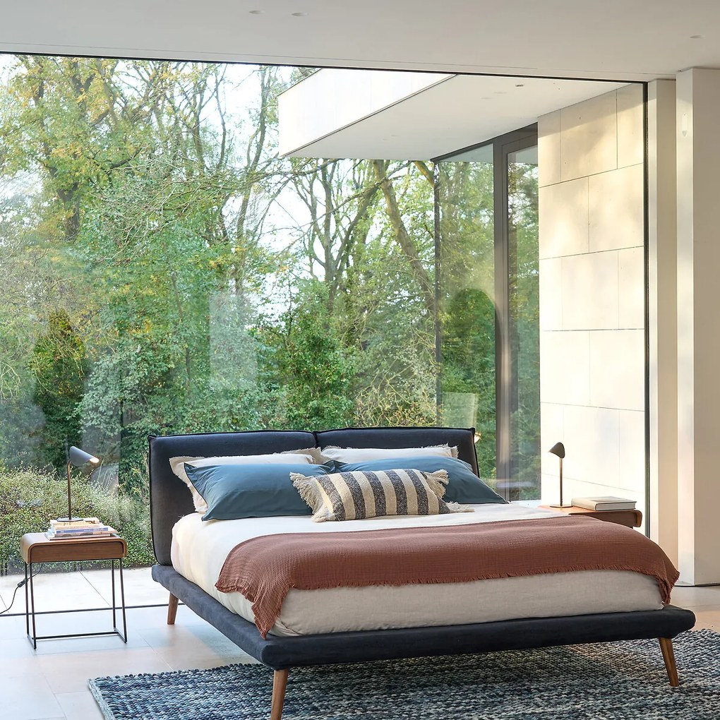 Bed Aurore stonewashed linnen, design E. Gallina