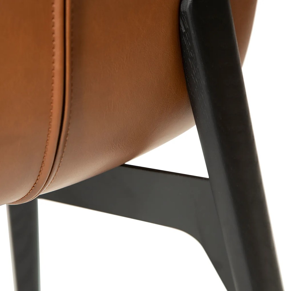 Dan-Form Paragon Design Eetkamerstoel Bruin Kunstleer