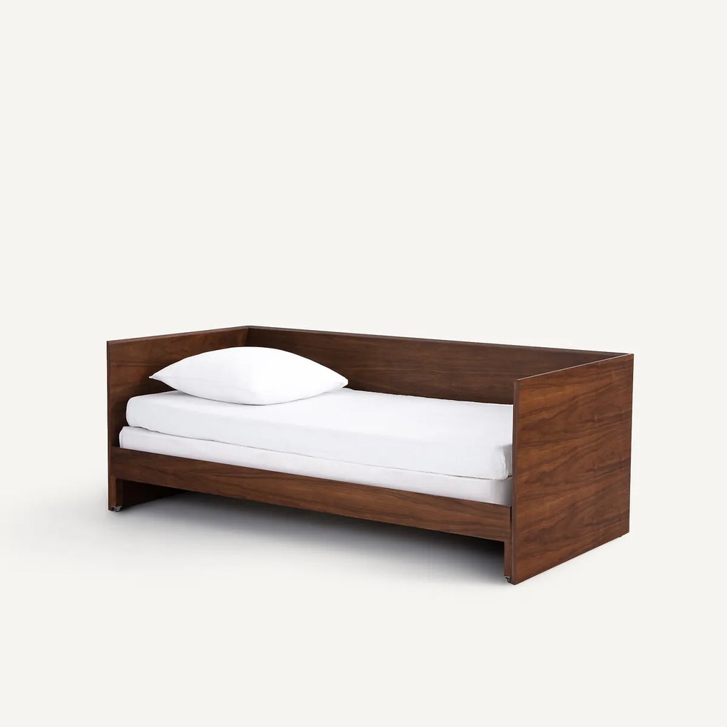 Onderschuifbed in notenhoutfineer, Working