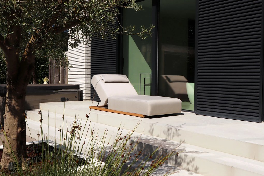 Flow Lio daybed Graumel chalk met teakhouten frame