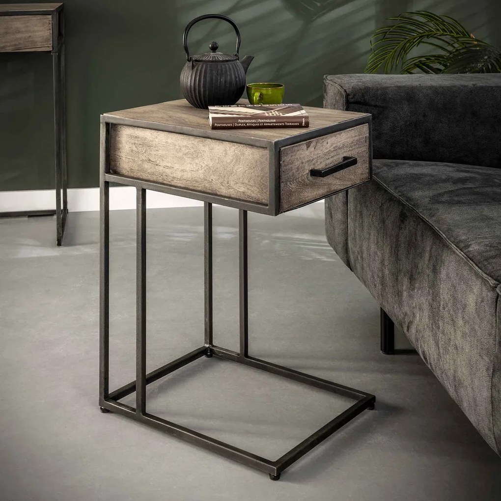Industriele Bijzettafel Van Grijs Hout - 35 X 45cm.