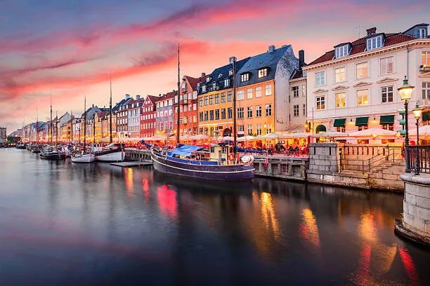 Foto Copenhagen, Denmark at Nyhavn Canal, SeanPavonePhoto