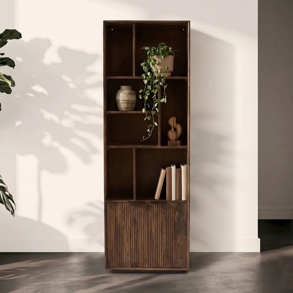 Smalle Wandkast Met Vakken - 60x30x190cm.
