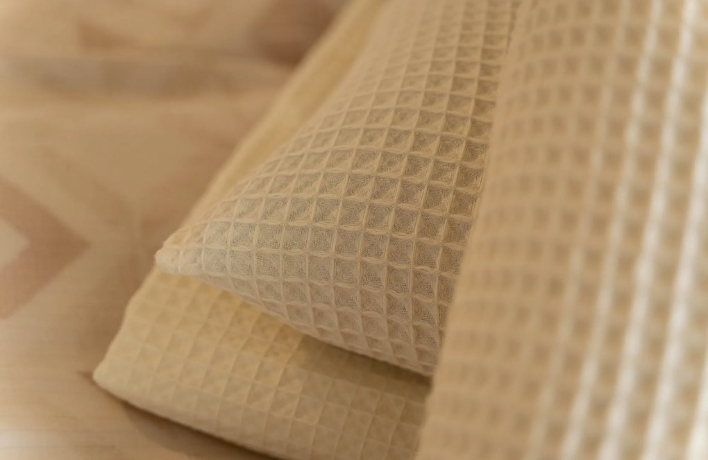 Kayori x Daisy Diks Kussensloop Goya Sand – Bij Swiss Sense