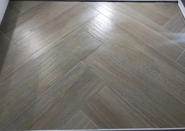 Houtlook Tegel Visgraat 15x60 Cm Licht Bruin DC5