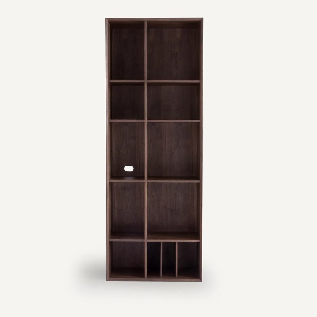 Boekenkast van notenhoutfineer, Mikube
