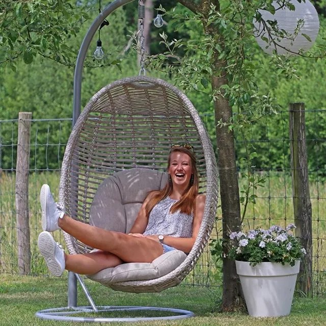 Manifesto Ortello Cocoon hangstoel met standaard