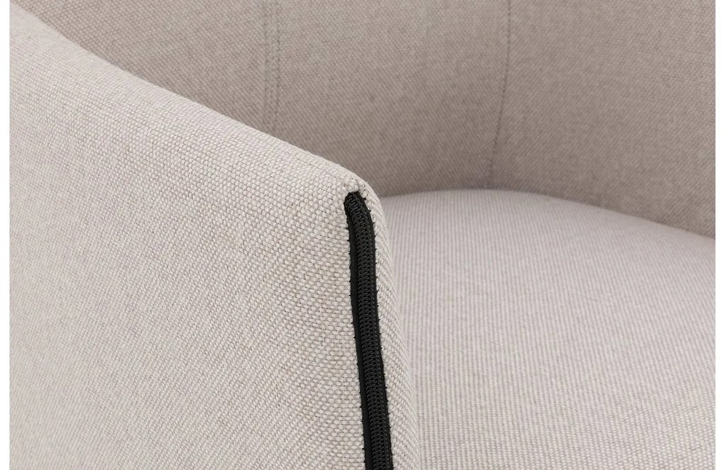 Goossens Eetkamerstoel Funk Zwarte Poten beige stof met armleuning en Zwart skater wiel met zwarte kapmet wielen, modern design