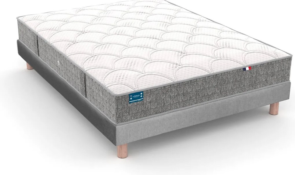 Stevige schuimrubberen matrasset en boxspring met afgedekte lattenbodem