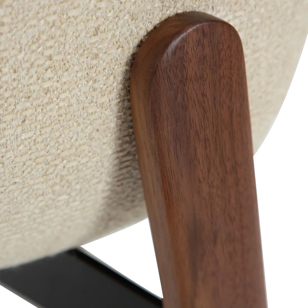 Dan-Form Paragon Design Stoel Almond Shimmer Boucle Met Walnoot