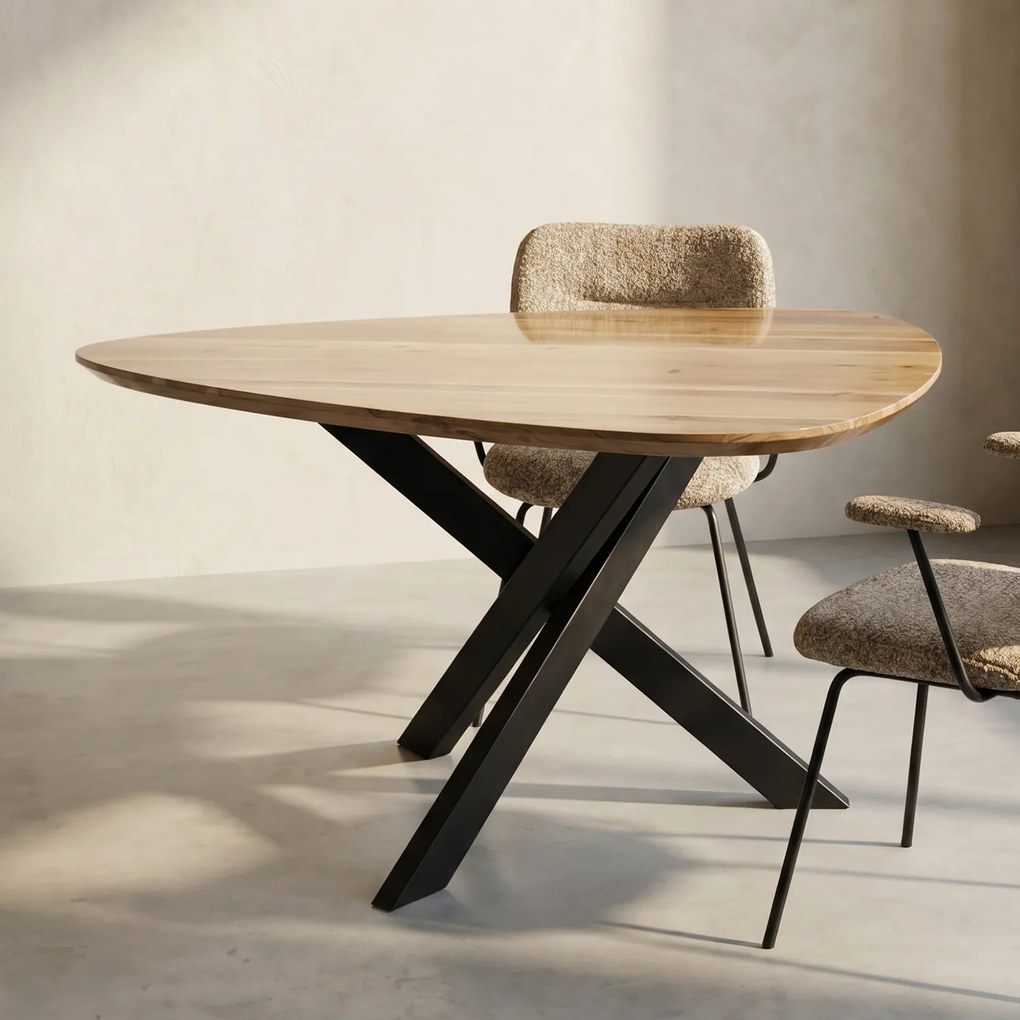 Eettafel Driehoek Massief Acaciahout - 135 X 135cm.