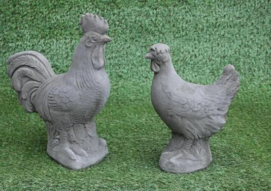 Tuinbeeld kip en haan set - decoratie voor binnen/buiten - beton - set kip en haan