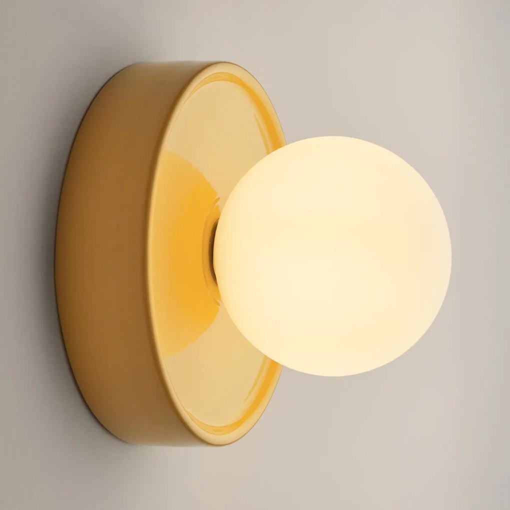 Ronde wandlamp van keramiek en opaline glas, Holi