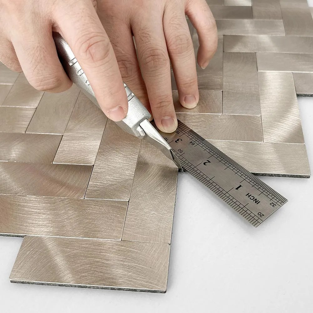 Zelfklevend Mozaiek Visgraat Goud - 25.5 cm x 31.8 cm x 0.40 cm | 0.5 kg | Paneli zelfklevende steenstrips