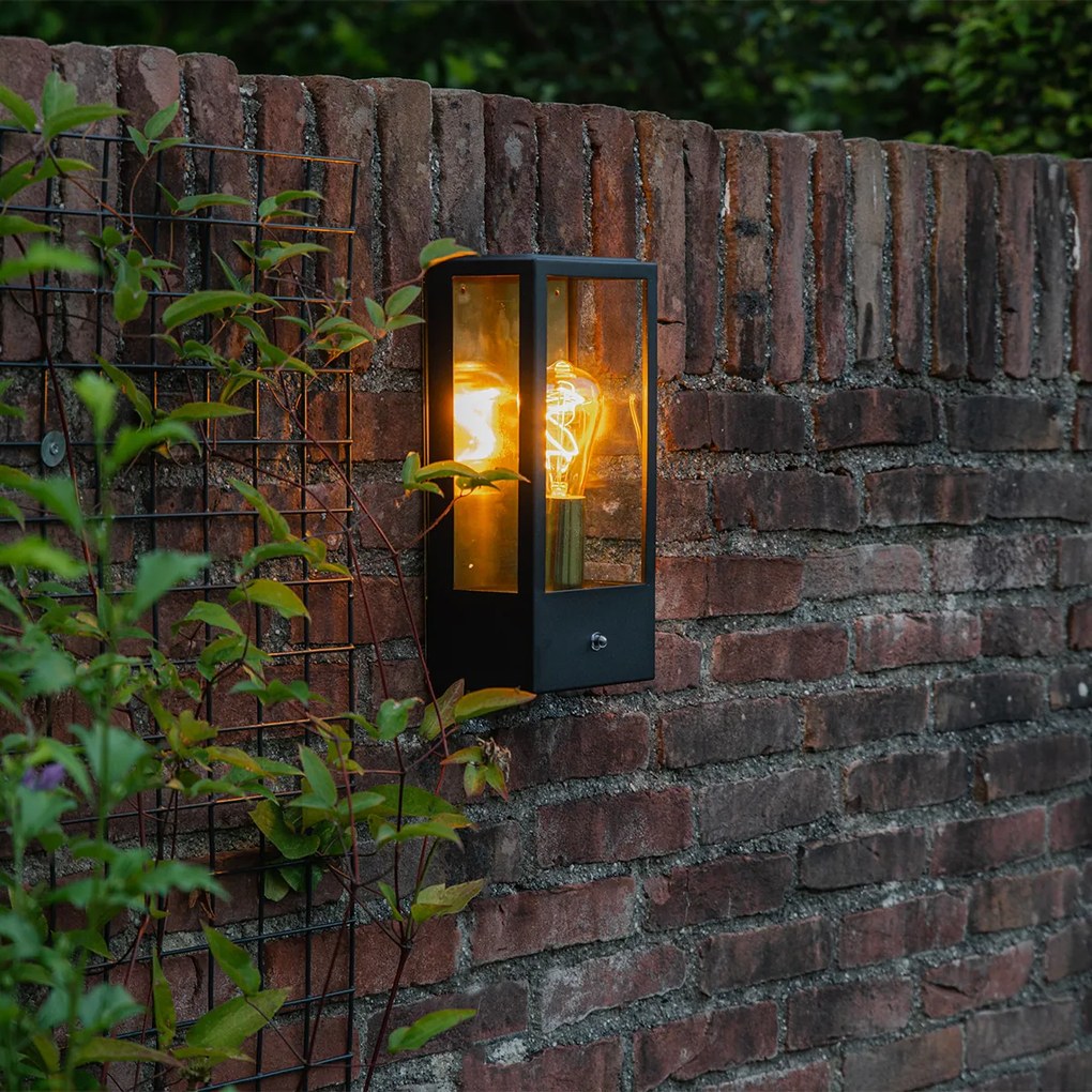 Buiten wandlamp met schemerschakelaar / dag-nacht sensor met bewegingsmelder zwart met goud schemersensor - Rotterdam Industriele / Industrie / Industrial E27 IP44 Buitenverlichting