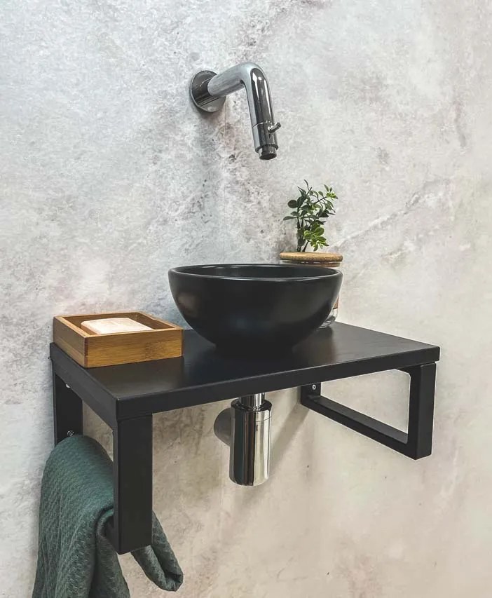 Saniclear Lovi fonteinset met zwarte waskom en chromen kraan voor in het toilet