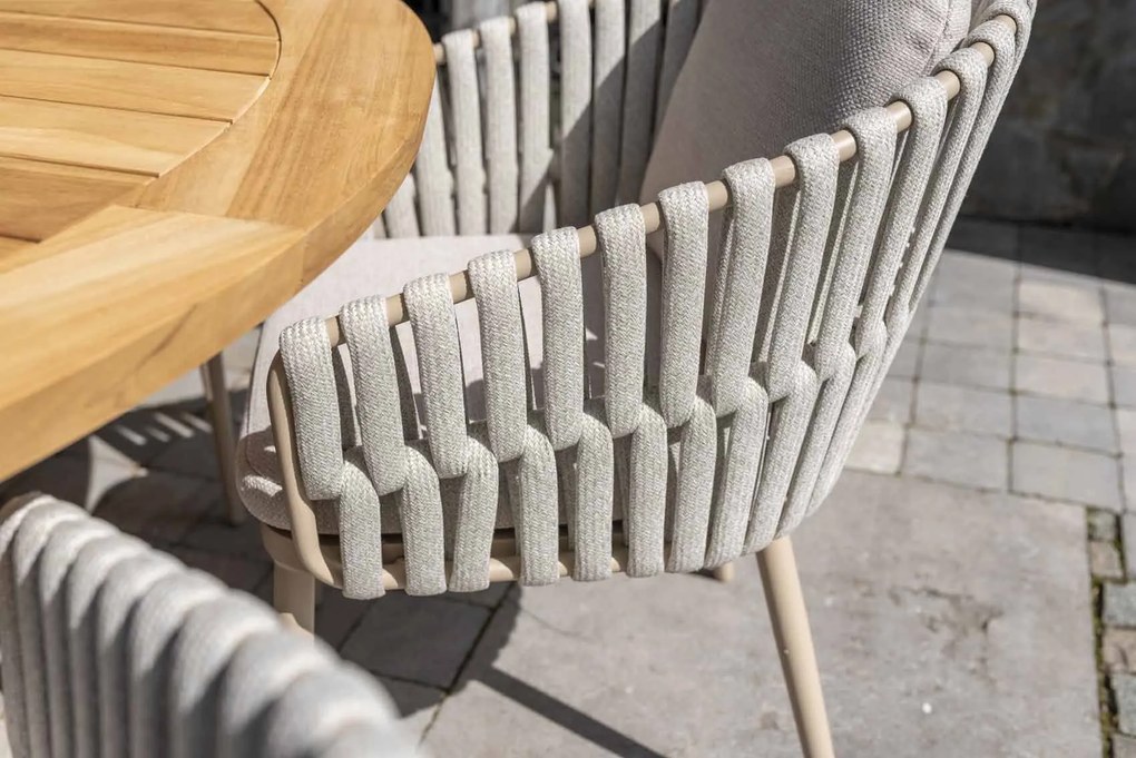 Taste by 4 Seasons Eva tuinset latte met teak Prado tafel Ø 160 cm en Lazy Susan Tuinset   beige weerbestendig