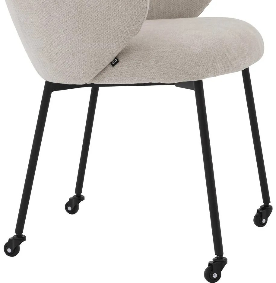 Goossens Stoel Noomi beige stof met armleuning en met wielen,