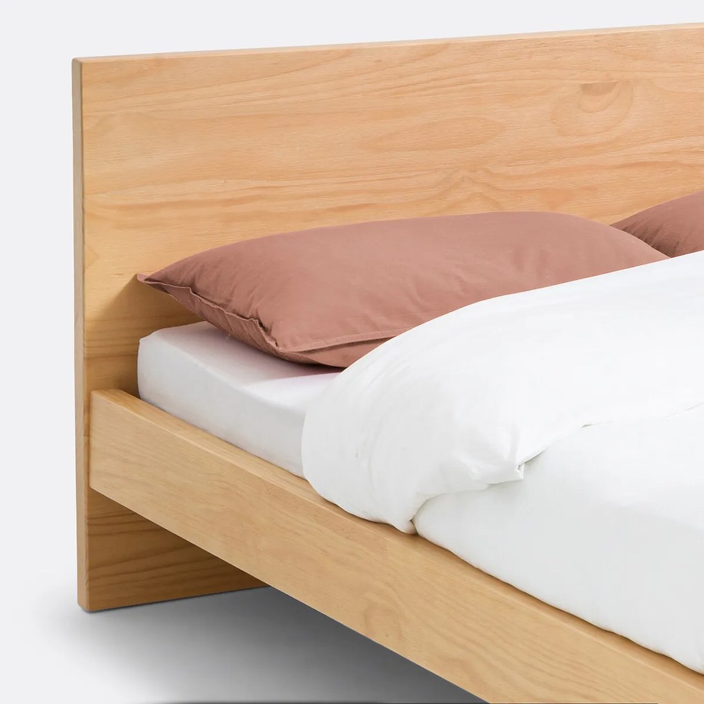 Bed in geborsteld massief dennenhout, Jalun