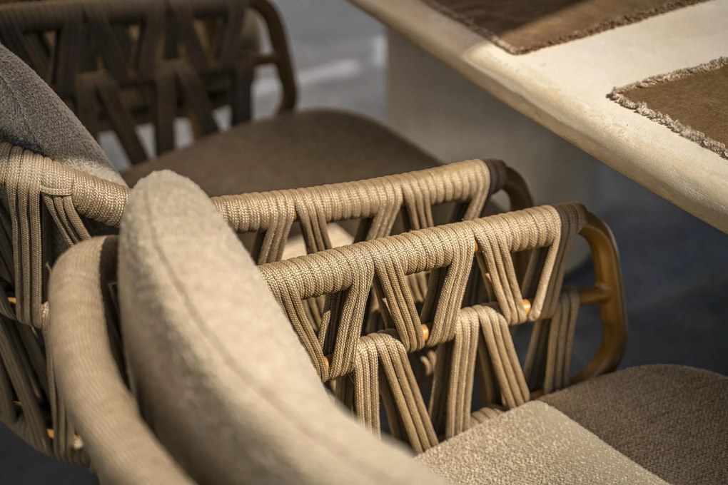 4 Seasons Outdoor Biarritz tuinset amber met Hampton tafel 240 cm Tuinset beige weerbestendig