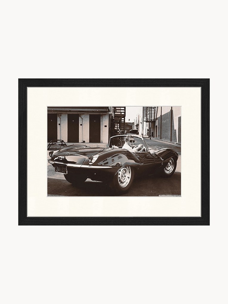 Ingelijste foto Steve McQueen in zijn Jaguar