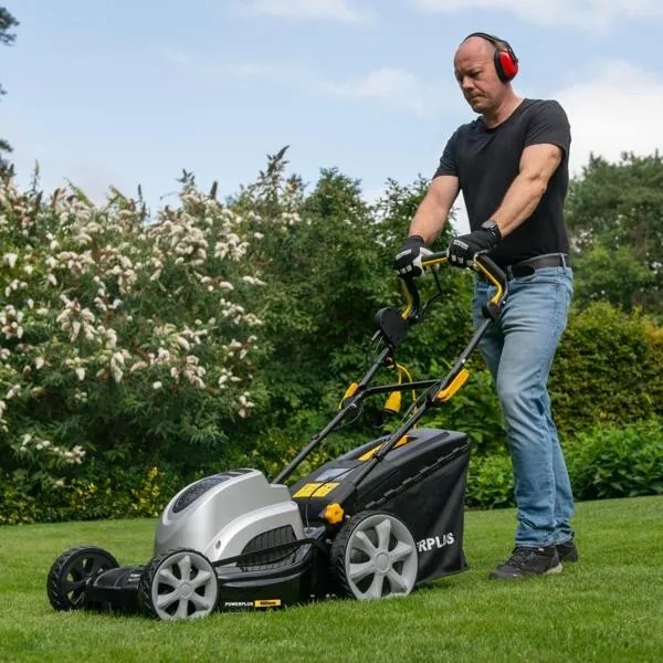 Powerplus POWPG6290 Zelfrijdende Grasmaaier – 1800W | 460 mm