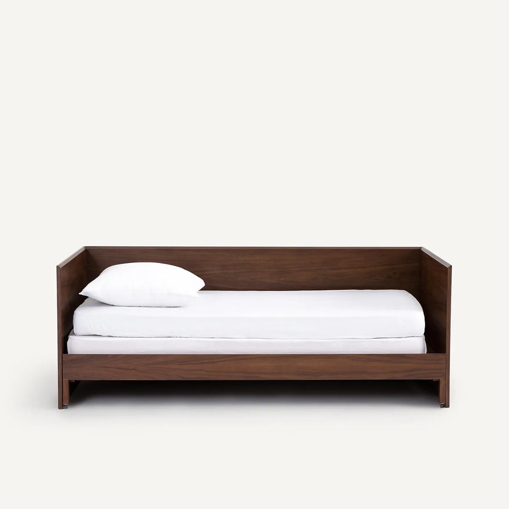Onderschuifbed in notenhoutfineer, Working