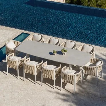 Uitschuifbare Rechthoekige Tafelset 220-280x100 Cm In Zinti Keramiek En 10 Tuinstoelen In Aluminium En Sereilen Bouclé Stof Beige – Crème - Sklum