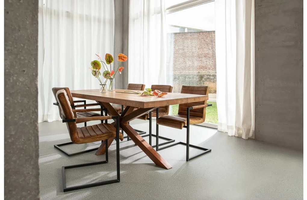 Goossens Eetkamerstoel Mida cognac leer met arm, urban industrieel