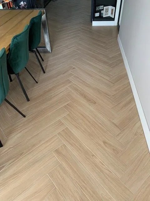 Houtlook Tegel Visgraat 15x90 Cm Kerota Beige N6