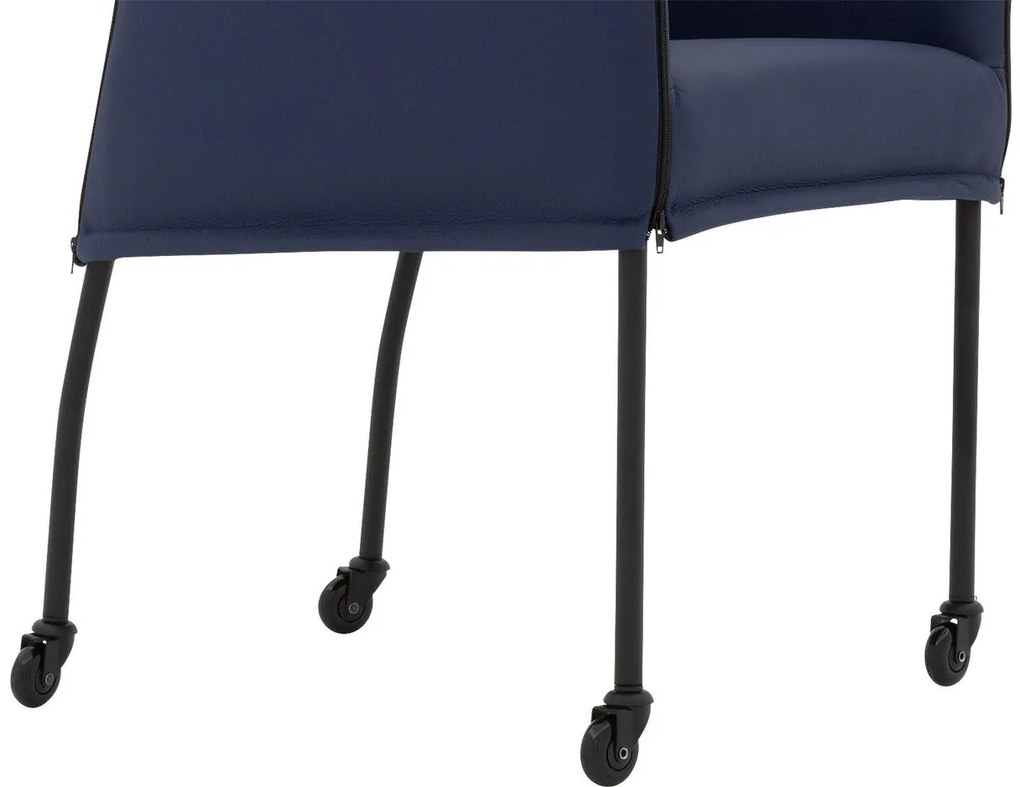 Goossens Eetkamerstoel Funk Zwarte Poten blauw leer met armleuning en Zwart skater wiel met zwarte kapmet wielen, modern design