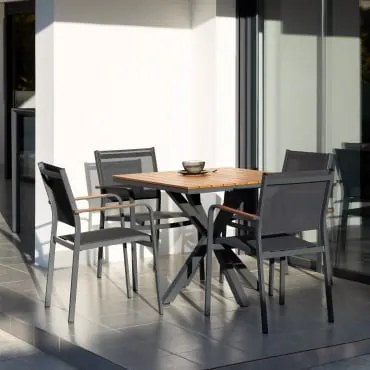 Set Van Een Vierkante Tafel 90x90 Cm Van Eucalyptus Hout En 4 Stapelbare Tuinstoelen Van Aluminium Archer Grijs – Grafiet - Sklum