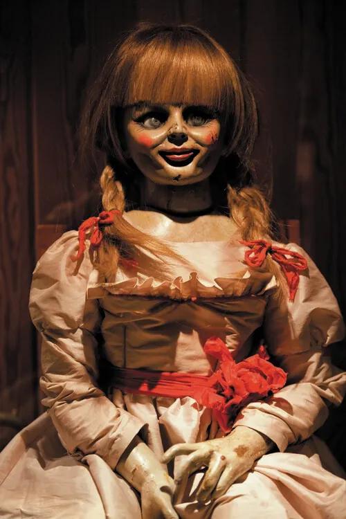 Fotobehang Annabelle - Doll, (85 x 128 cm)