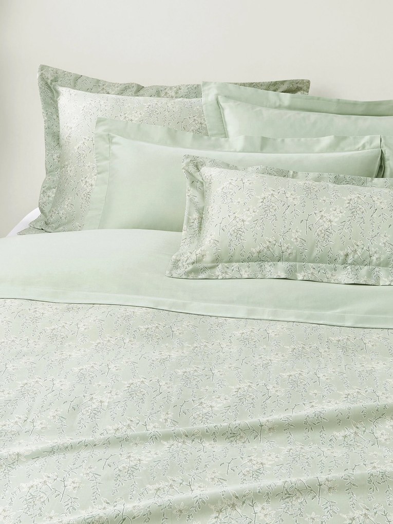 Katoensatijnen dekbedovertrek Leticia met bloemenprint