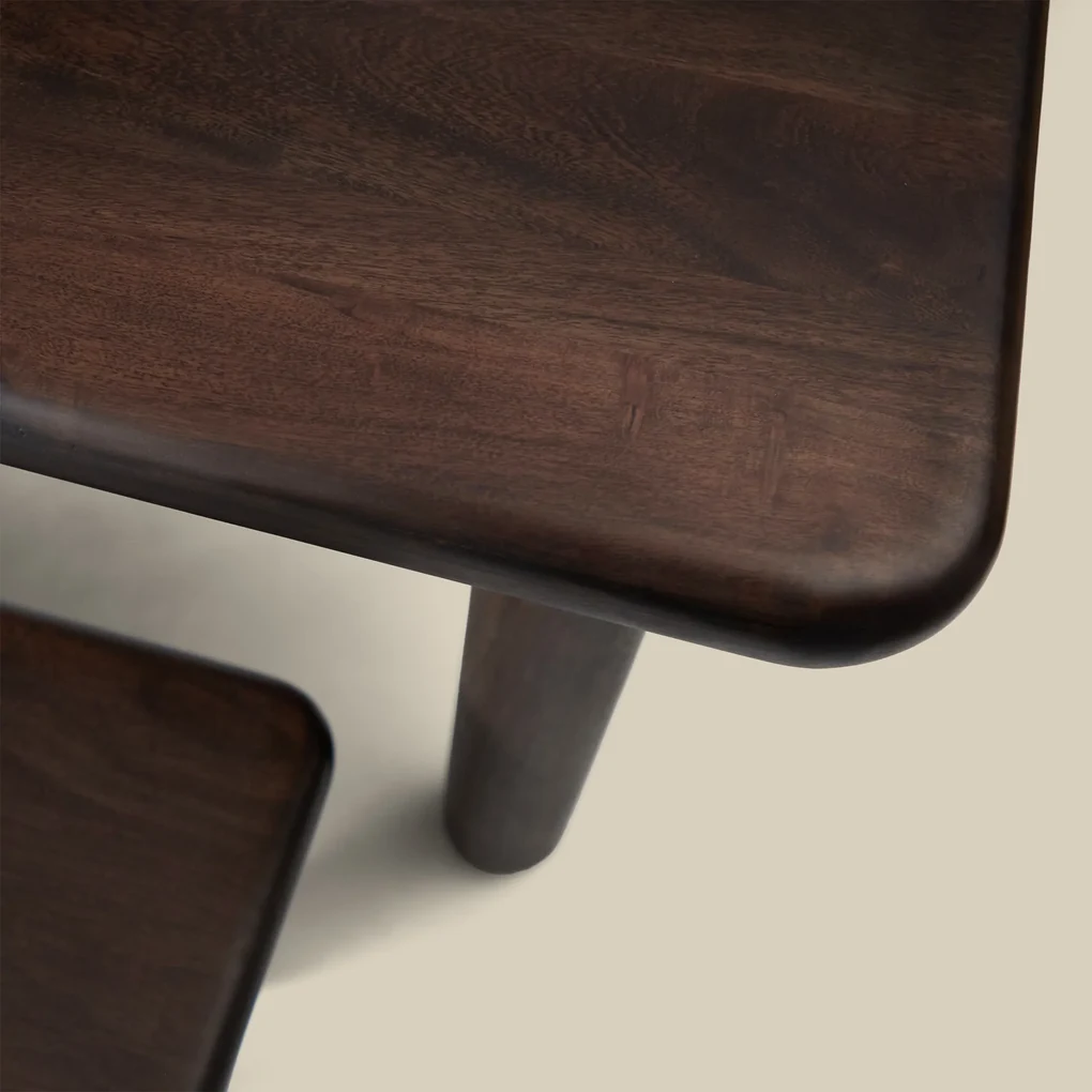 Walnoot Eettafel Met Ronde Poten 200 Cm - 200 X 100cm.