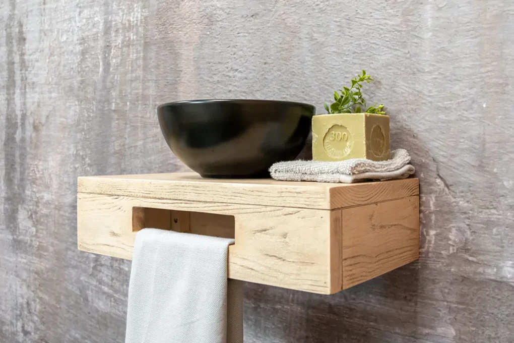 Saniclear Seba fontein met eiken plank en zwarte waskom voor in het toilet