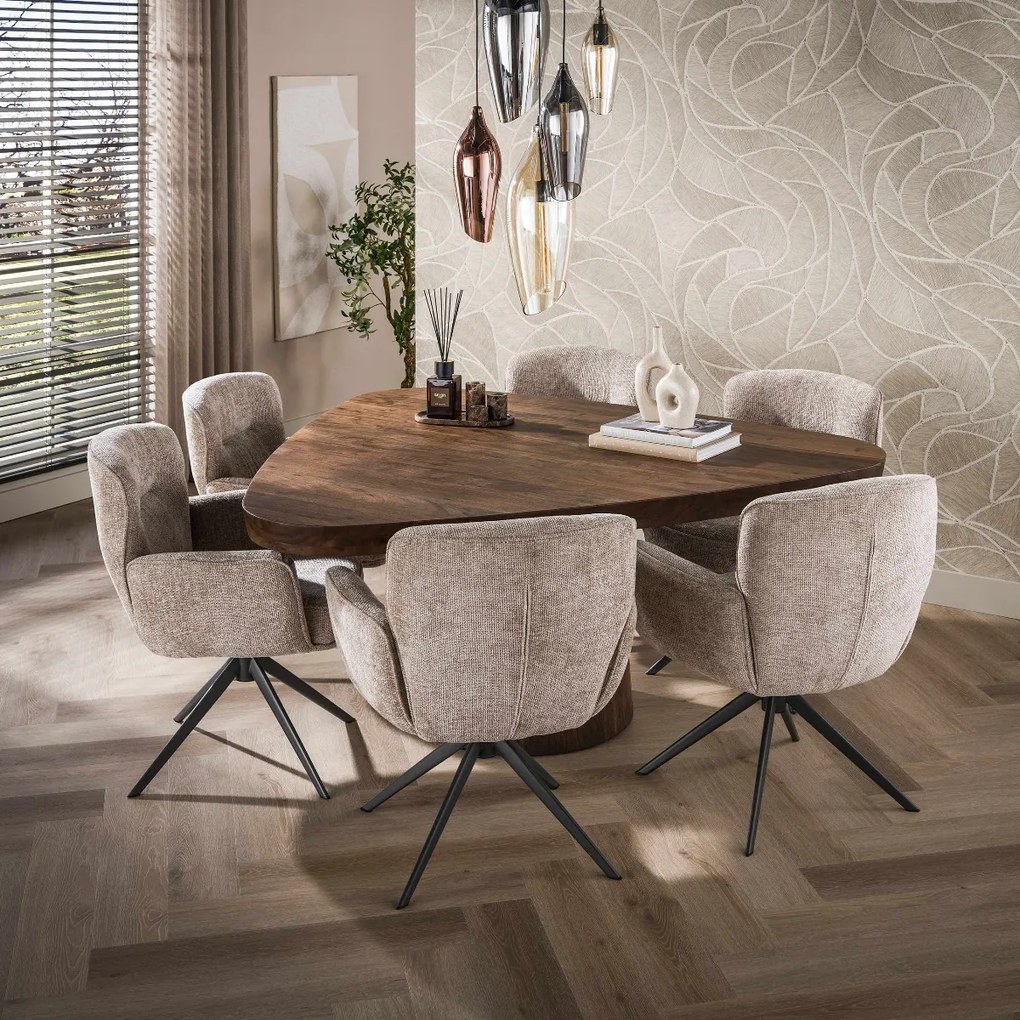 Driehoekige Eettafel Acaciahout - 165 X 165cm.