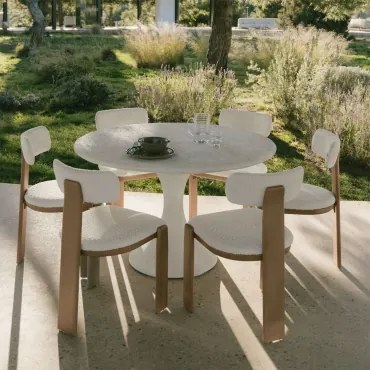 Ronde Tafelset Ø120 Cm In Eloria Cement En 6 Tuinstoelen Van Acaciahout En Malta Bouclé Stof Wit - Sklum