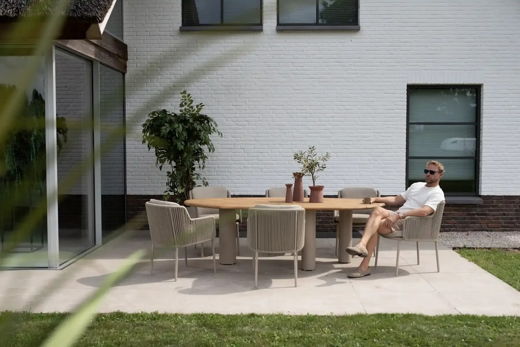 4 Seasons Outdoor Bernini tuinset Latte met Estate tafel 240 cm Tuinstoel   beige weerbestendig