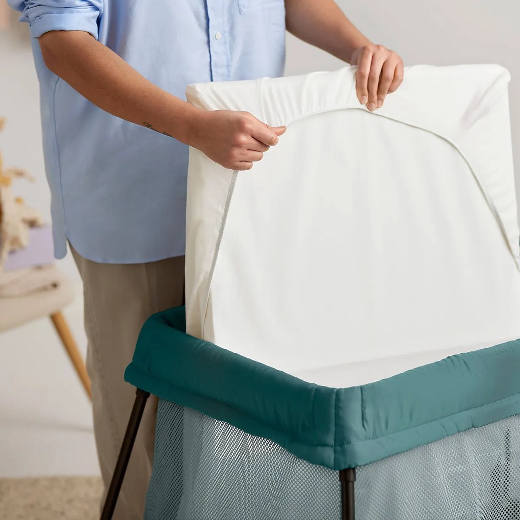 Reisbed light met hoeslaken