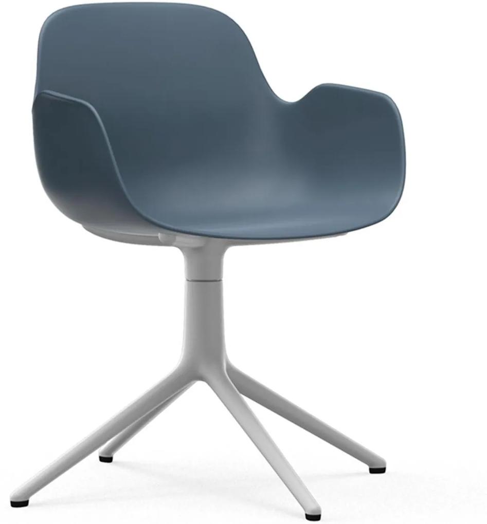 Normann Copenhagen Form Armchair Swivel stoel met wit onderstel blauw